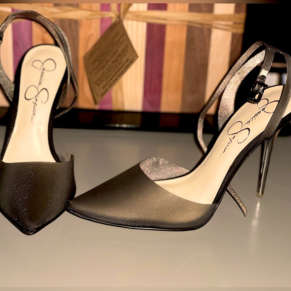 Jessica Simpson Beautiful strappy heels
